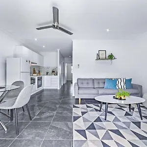 modern-beach-front-apartment.queenslandhotels.net/
